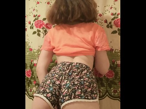 ❤️ Sexet ung babe laver en striptease ved at filme sine shorts på kamera ️ Hjemmelavet porno at da.pornobot.ru ❌